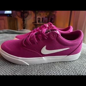 NIKE ATHLETIC SHOES WOMENS SB